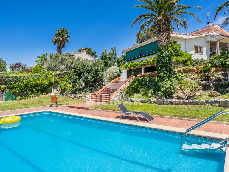 Chalet Independiente en Santo Domingo - Madrid