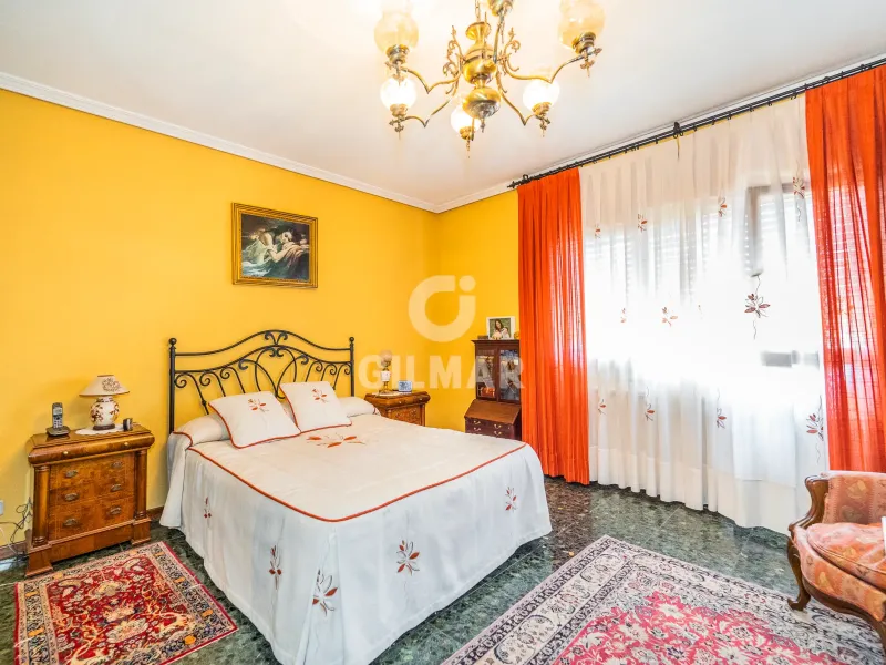 Chalet Independiente en Santo Domingo - Madrid