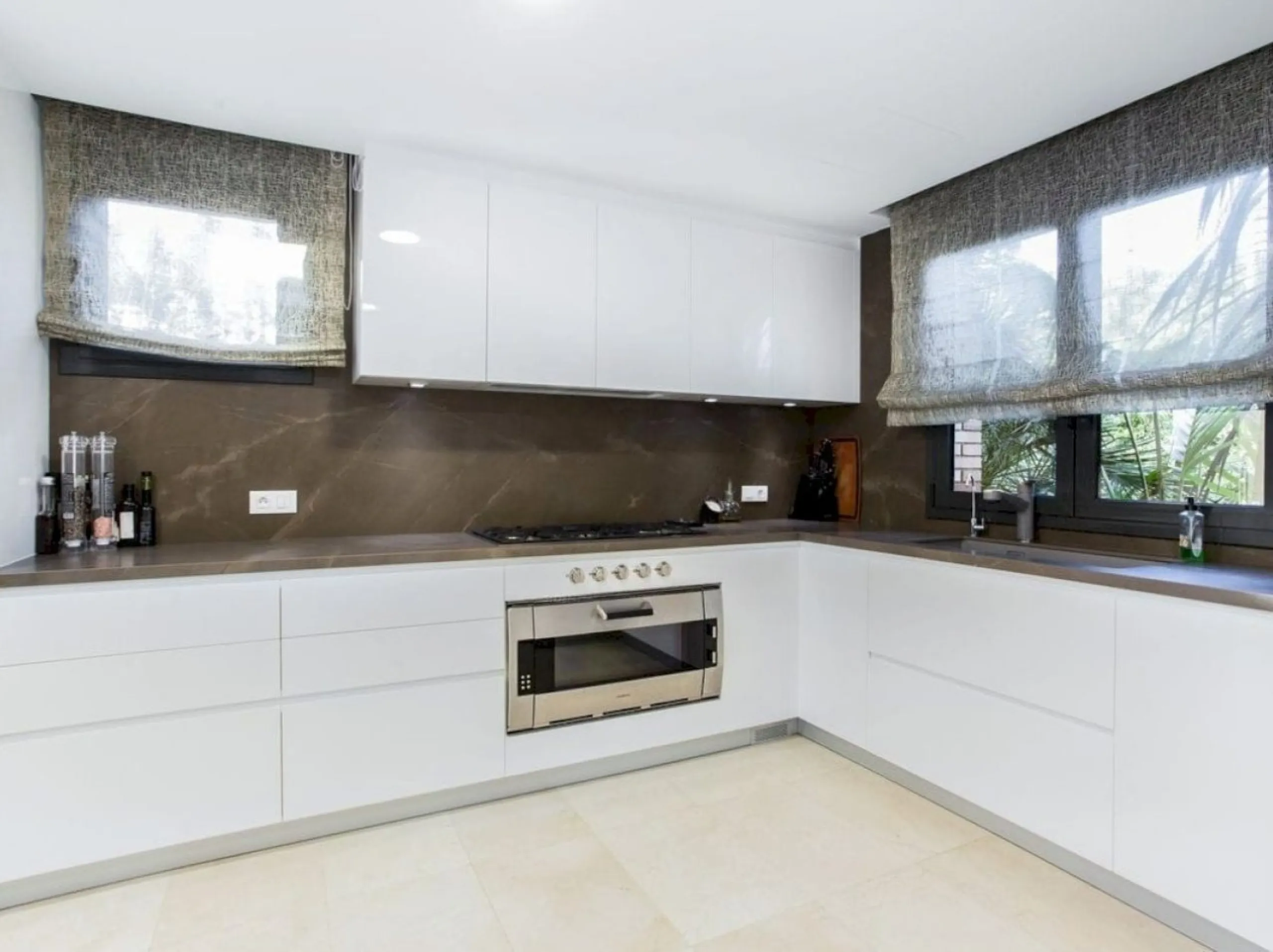 Chalet Reformado con Piscina a 100 m de la Playa en Gava Mar, Barcelona