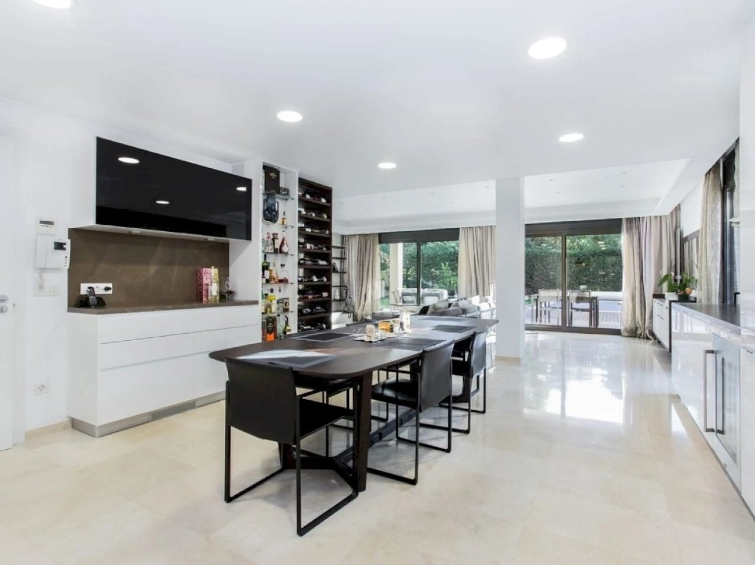 Chalet Reformado con Piscina a 100 m de la Playa en Gava Mar, Barcelona