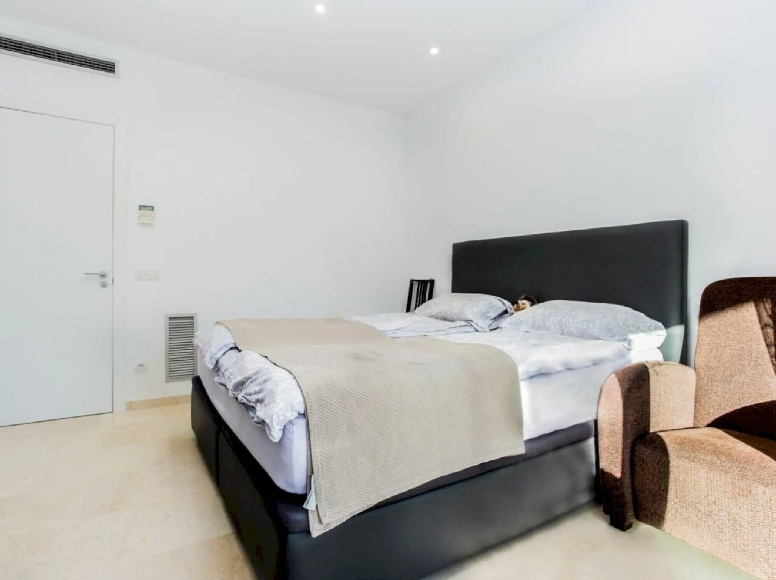 Chalet Reformado con Piscina a 100 m de la Playa en Gava Mar, Barcelona