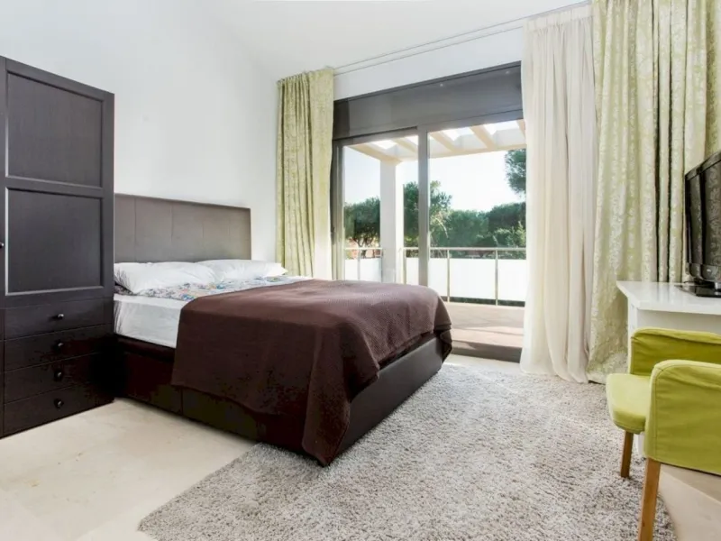 Chalet Reformado con Piscina a 100 m de la Playa en Gava Mar, Barcelona