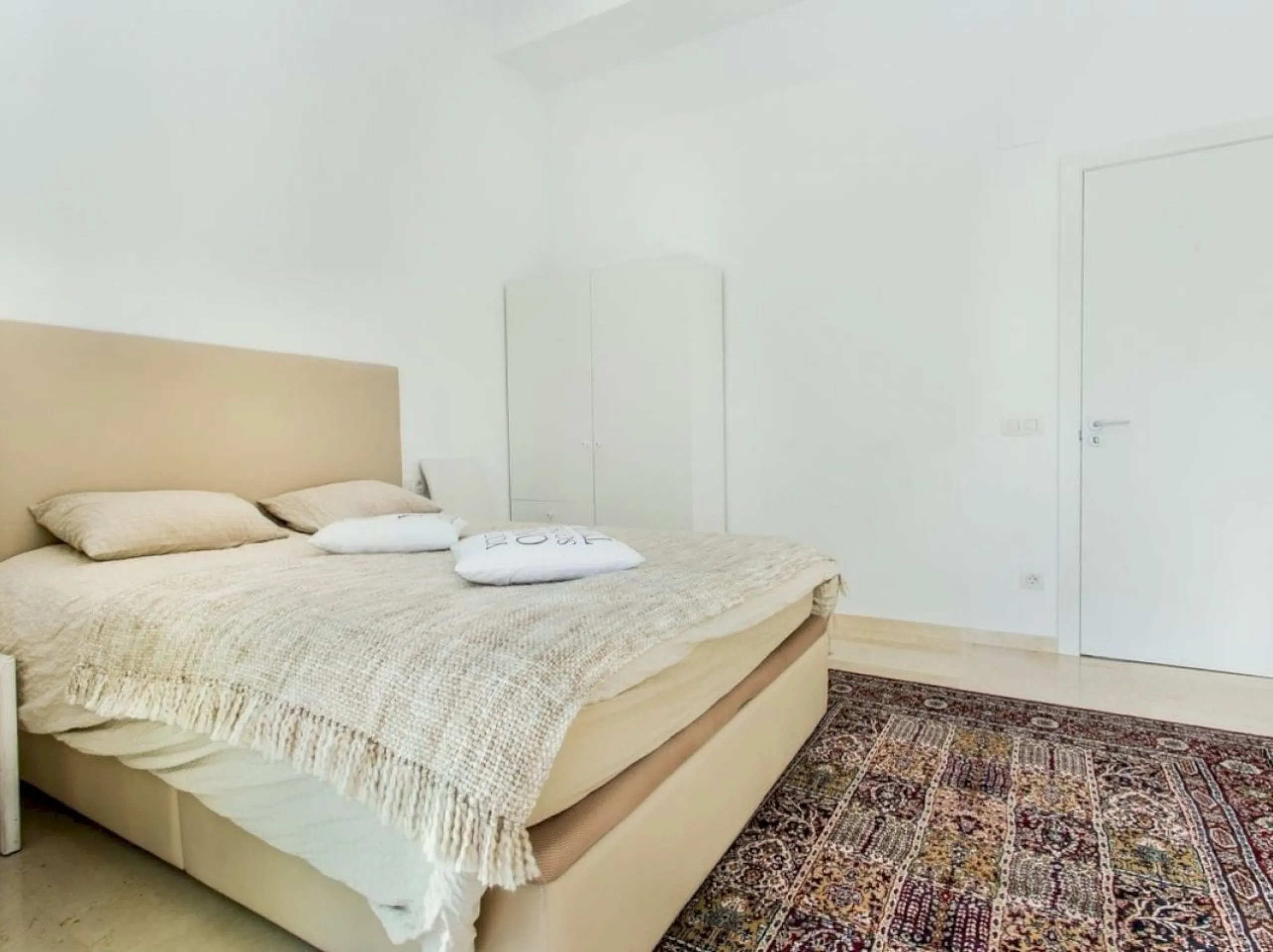 Chalet Reformado con Piscina a 100 m de la Playa en Gava Mar, Barcelona