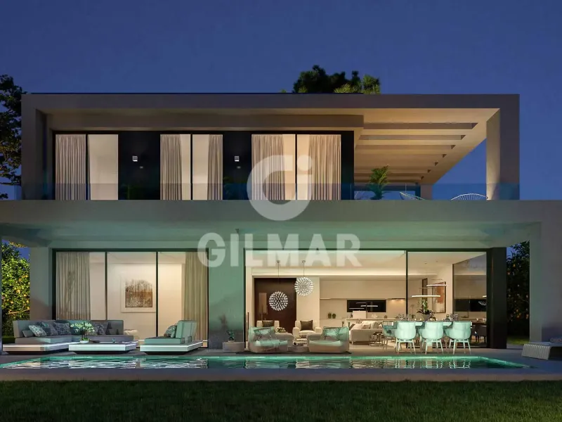 Chalet Independiente en Estepona Este - Málaga