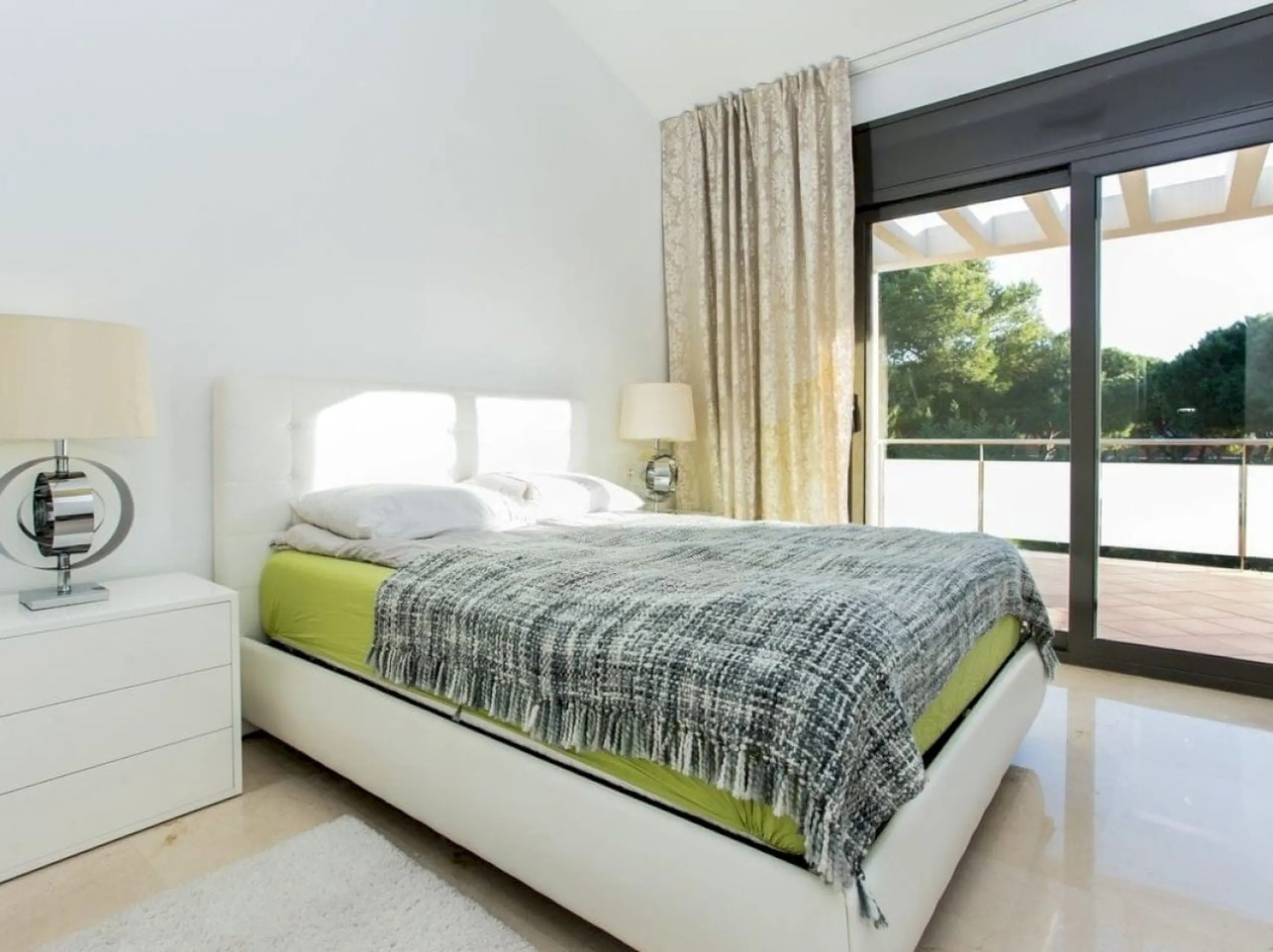 Chalet Reformado con Piscina a 100 m de la Playa en Gava Mar, Barcelona