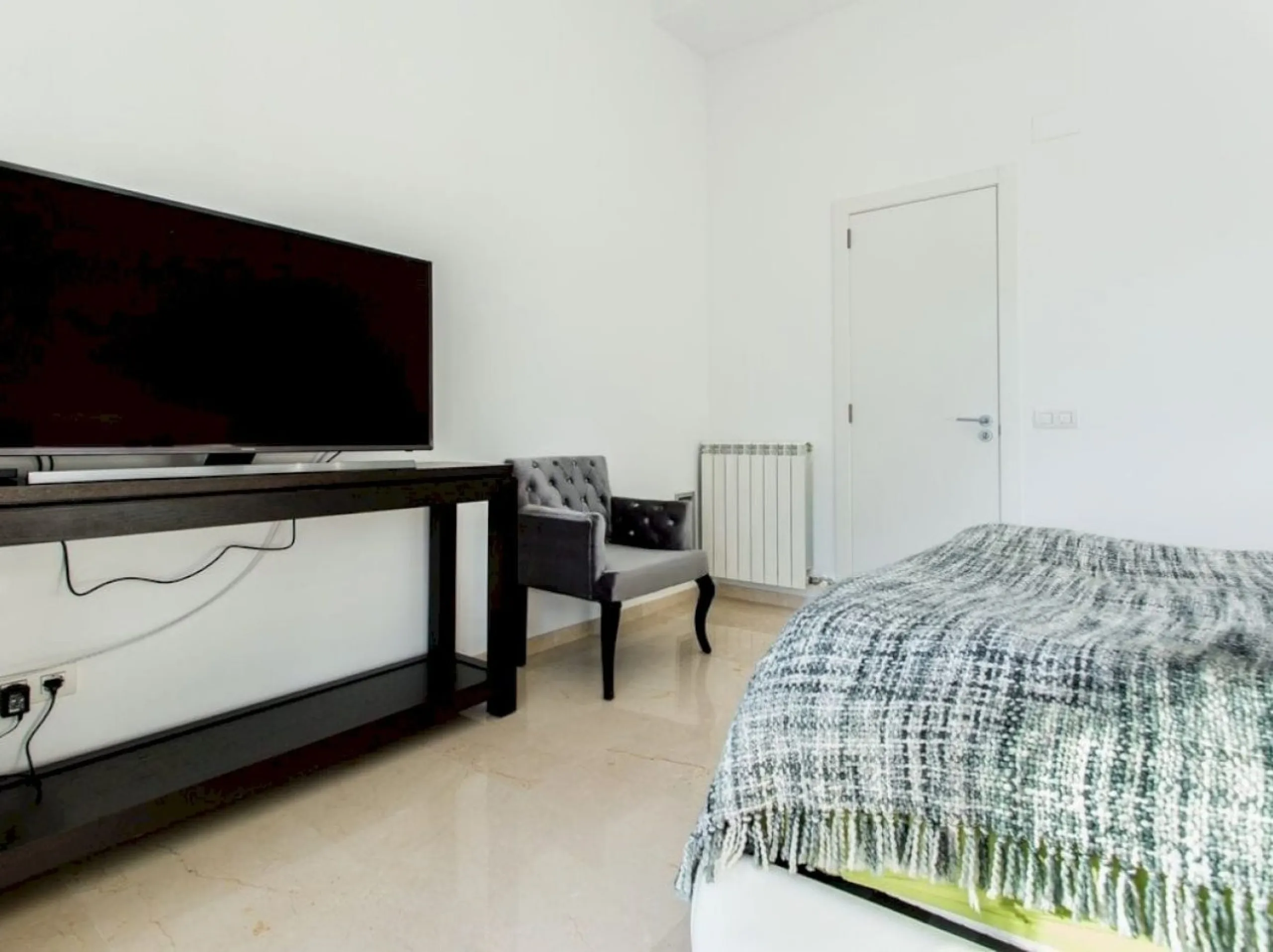 Chalet Reformado con Piscina a 100 m de la Playa en Gava Mar, Barcelona