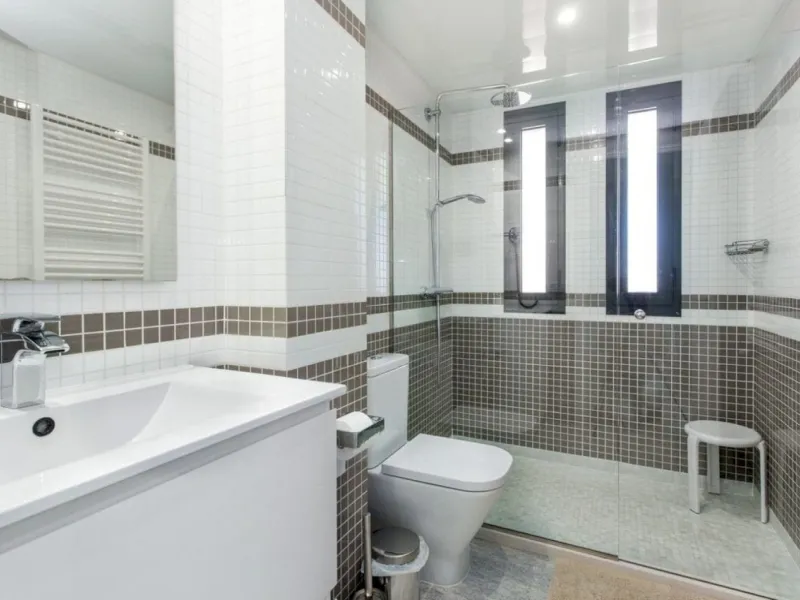 Chalet Reformado con Piscina a 100 m de la Playa en Gava Mar, Barcelona