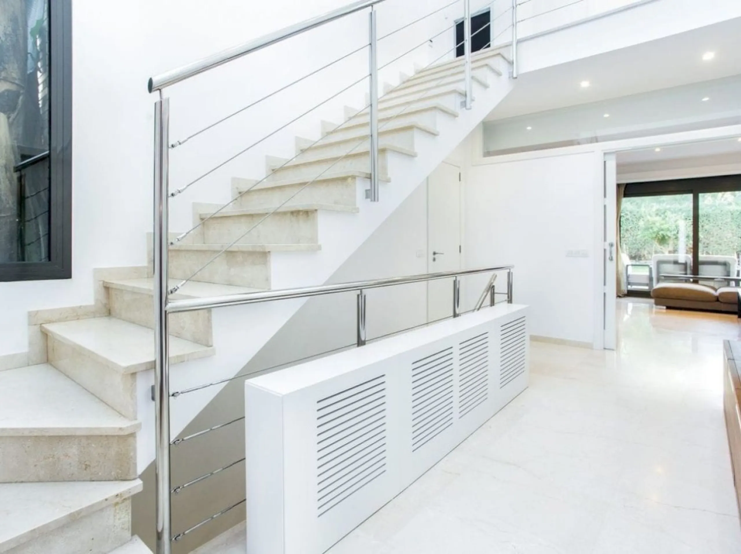 Chalet Reformado con Piscina a 100 m de la Playa en Gava Mar, Barcelona