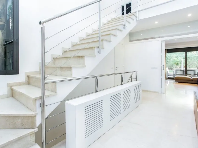 Chalet Reformado con Piscina a 100 m de la Playa en Gava Mar, Barcelona