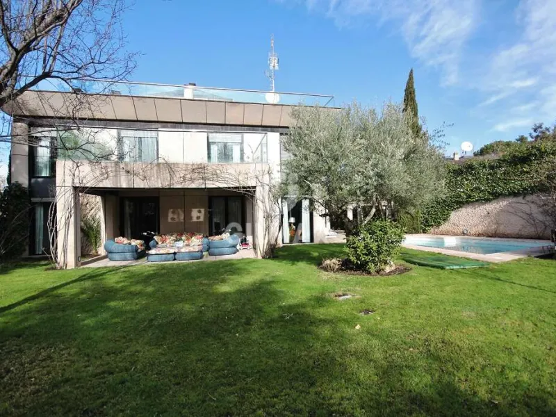 Villa in Mirasierra - Madrid