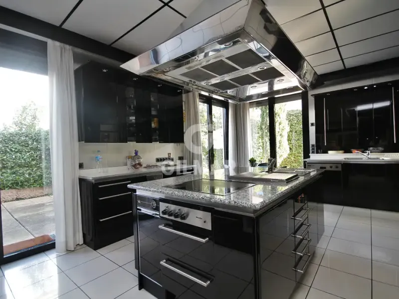 Villa in Mirasierra - Madrid