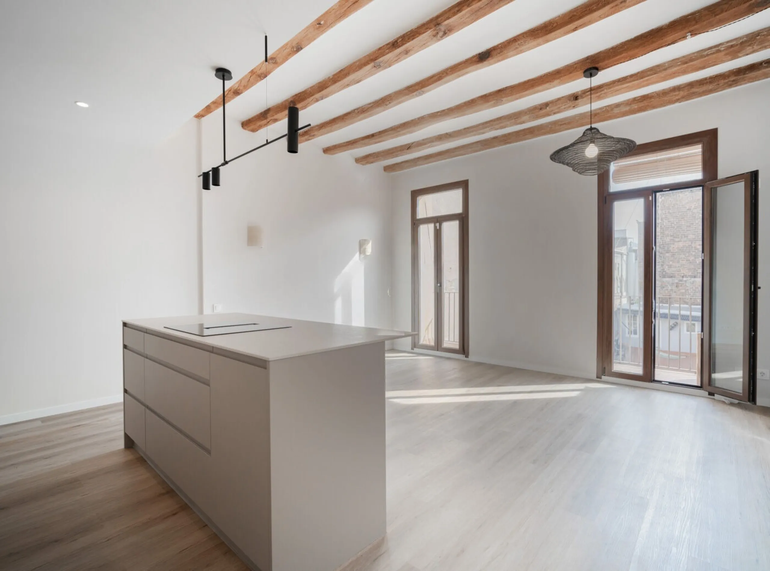 Estudio reformado con terraza en el centro de Barcelona
