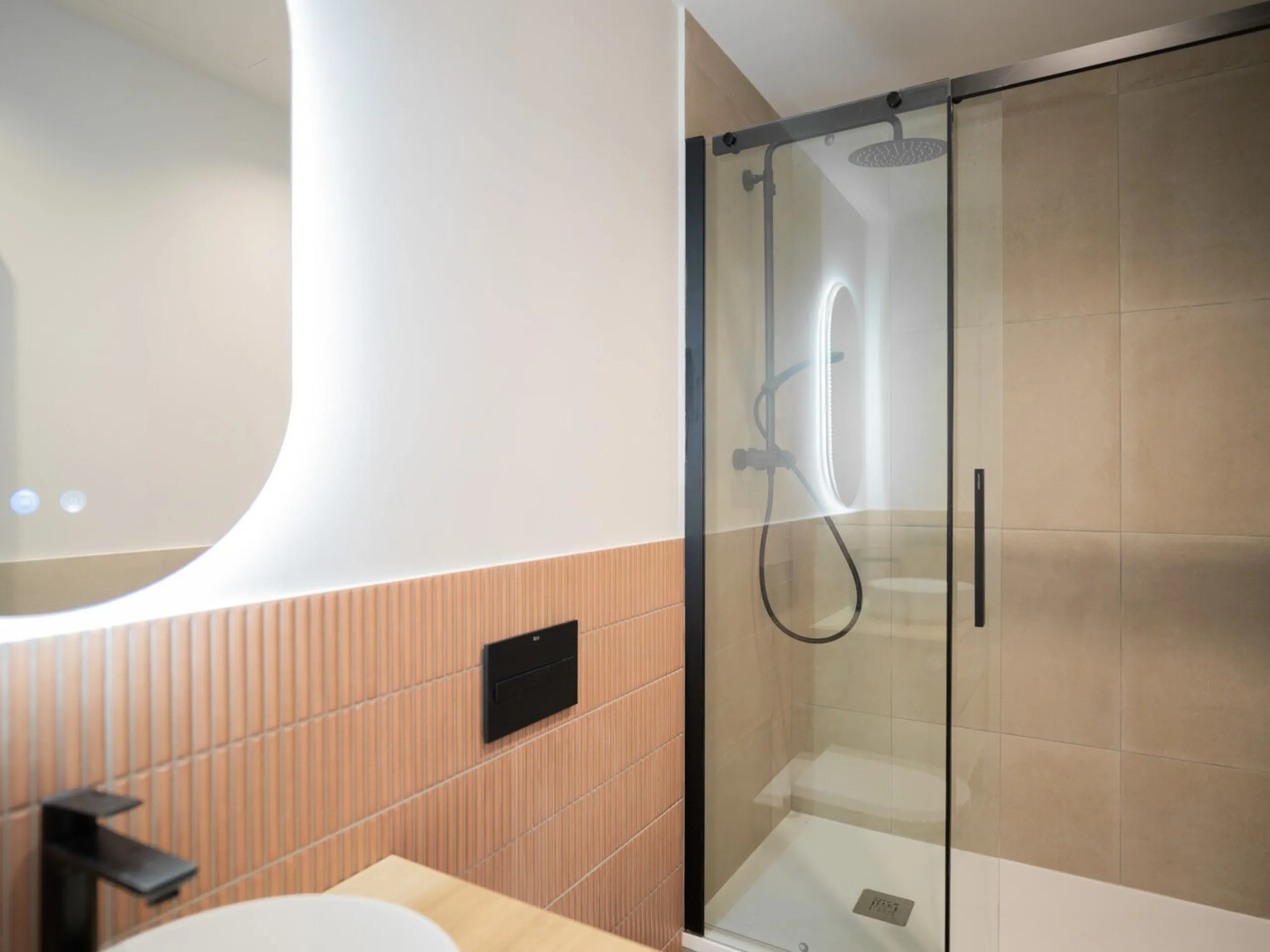 Estudio reformado con terraza en el centro de Barcelona