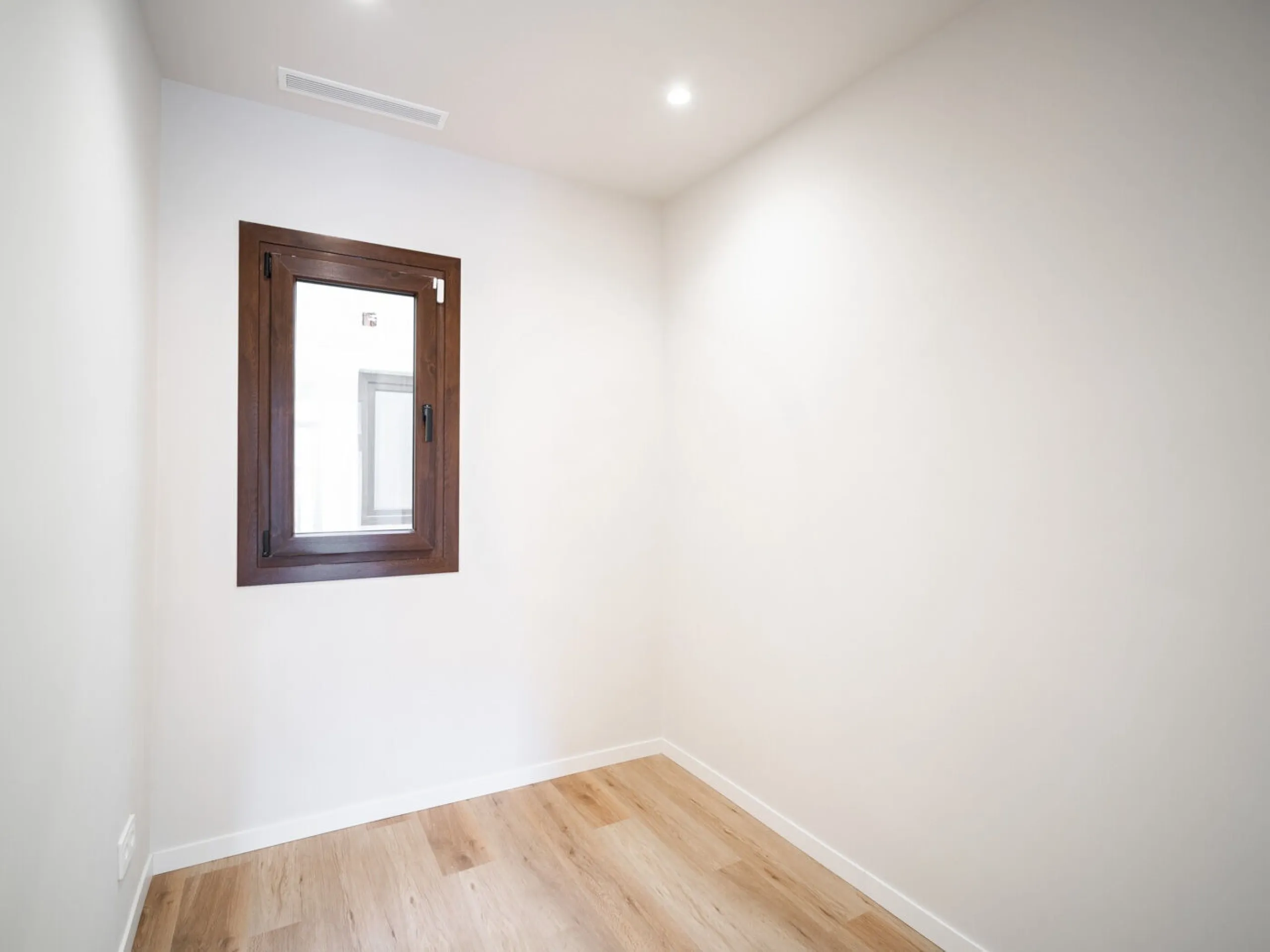 Estudio reformado con terraza en el centro de Barcelona