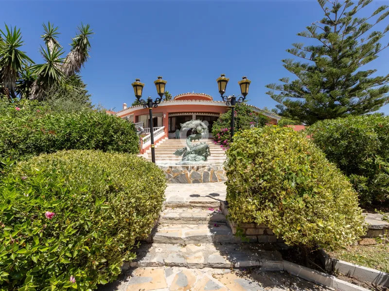 Villa in Estepona Oeste - Málaga
