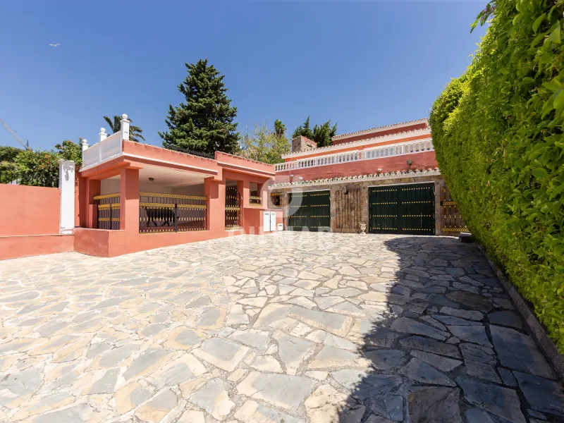 Villa in Estepona Oeste - Málaga