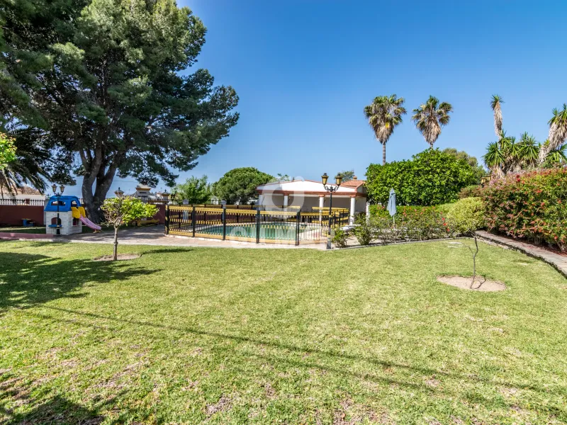 Villa in Estepona Oeste - Málaga