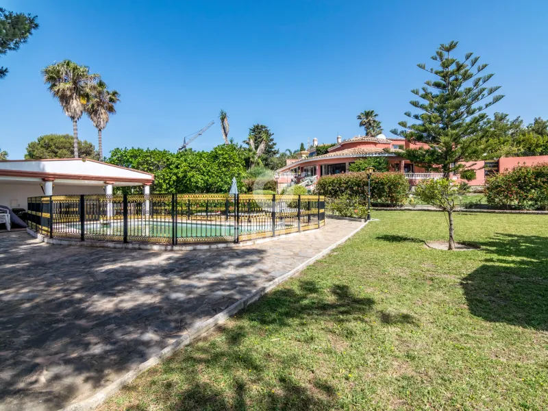 Villa in Estepona Oeste - Málaga