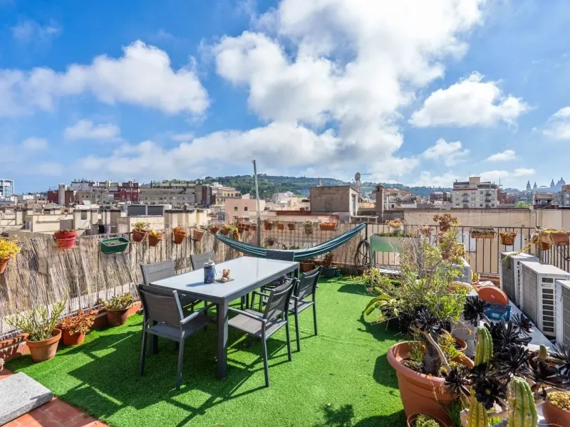 Piso con terraza privativa en el corazón del Raval, Barcelona