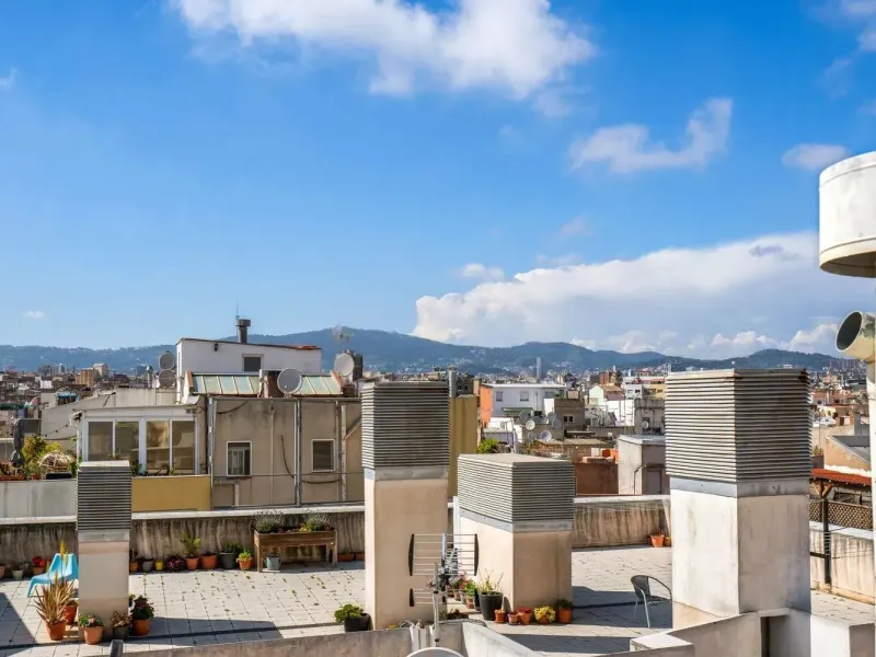 Piso con terraza privativa en el corazón del Raval, Barcelona