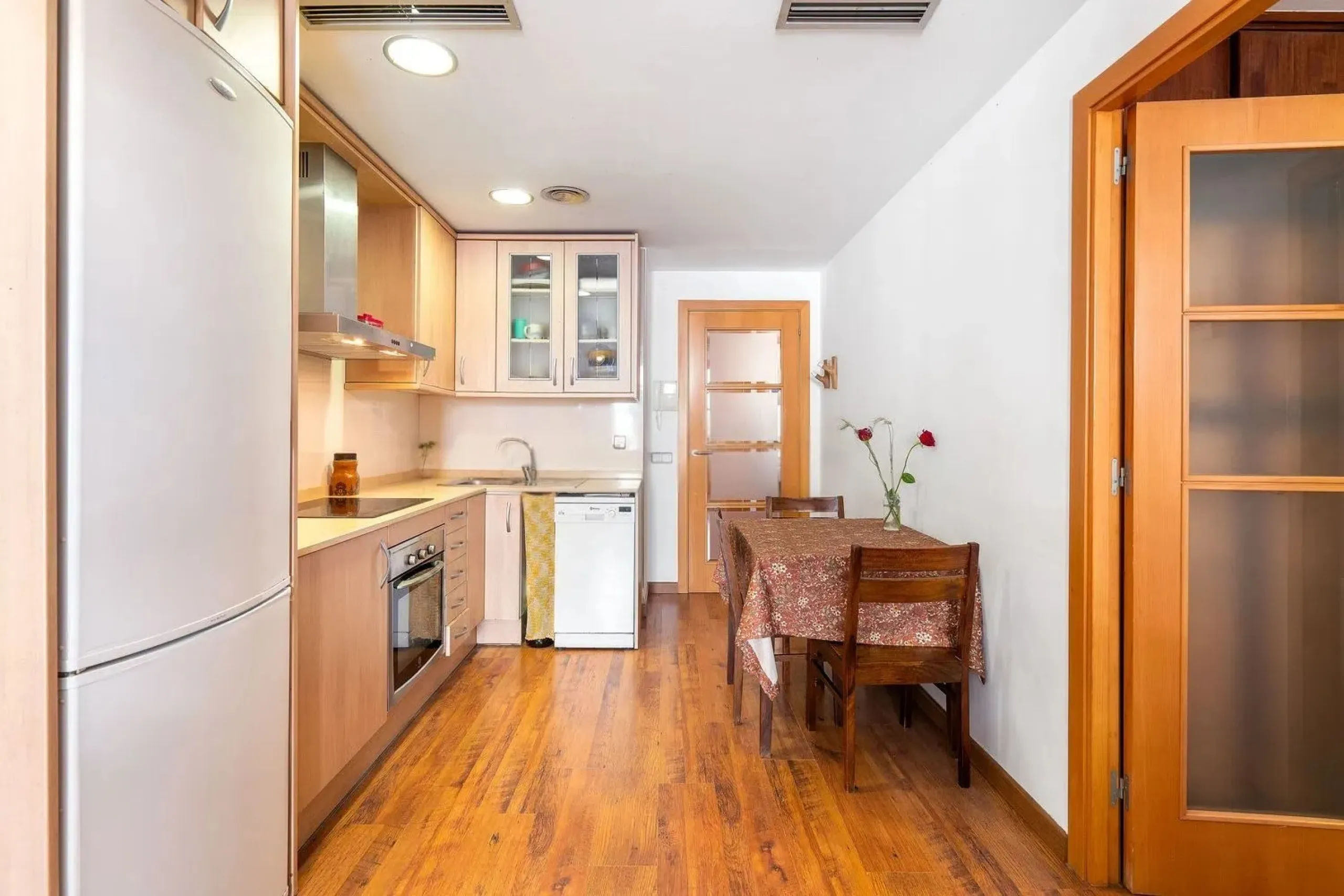 Piso con terraza privativa en el corazón del Raval, Barcelona