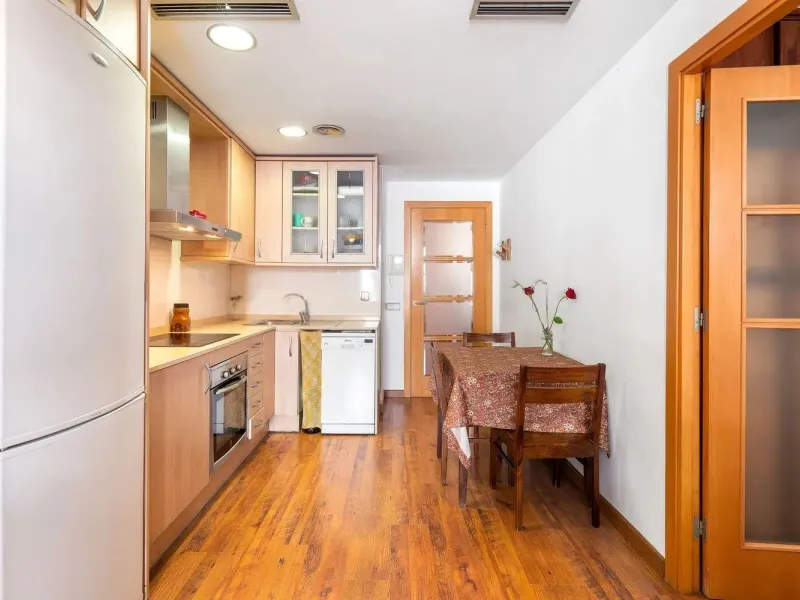 Piso con terraza privativa en el corazón del Raval, Barcelona
