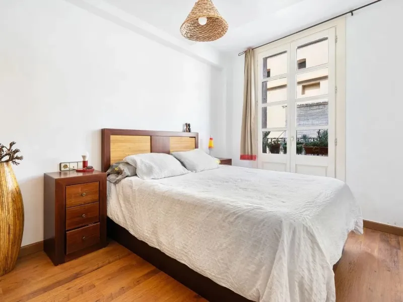 Piso con terraza privativa en el corazón del Raval, Barcelona