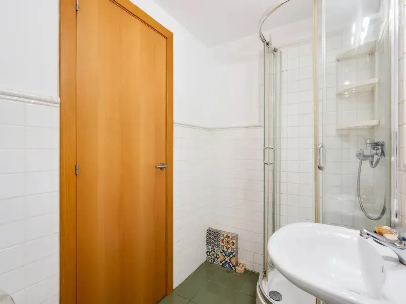 Piso con terraza privativa en el corazón del Raval, Barcelona