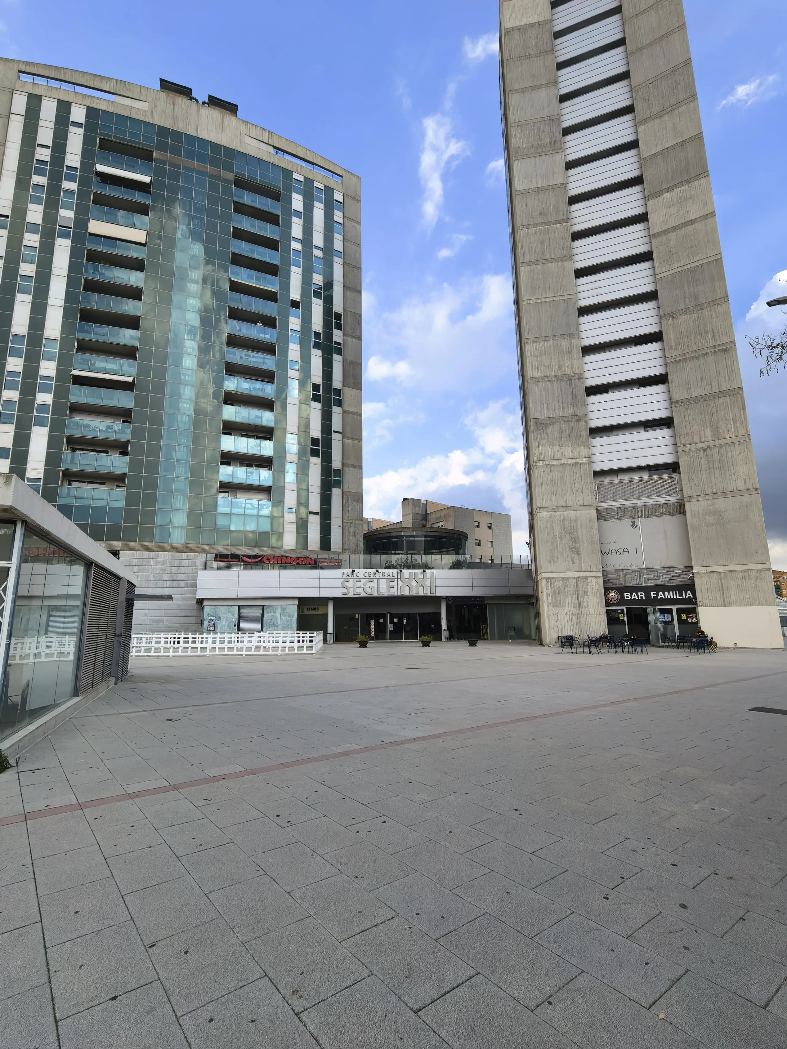 Spacious Commercial Premises in the Parc Central Area, Terrassa (Barcelona Province) — For Sale and For Rent