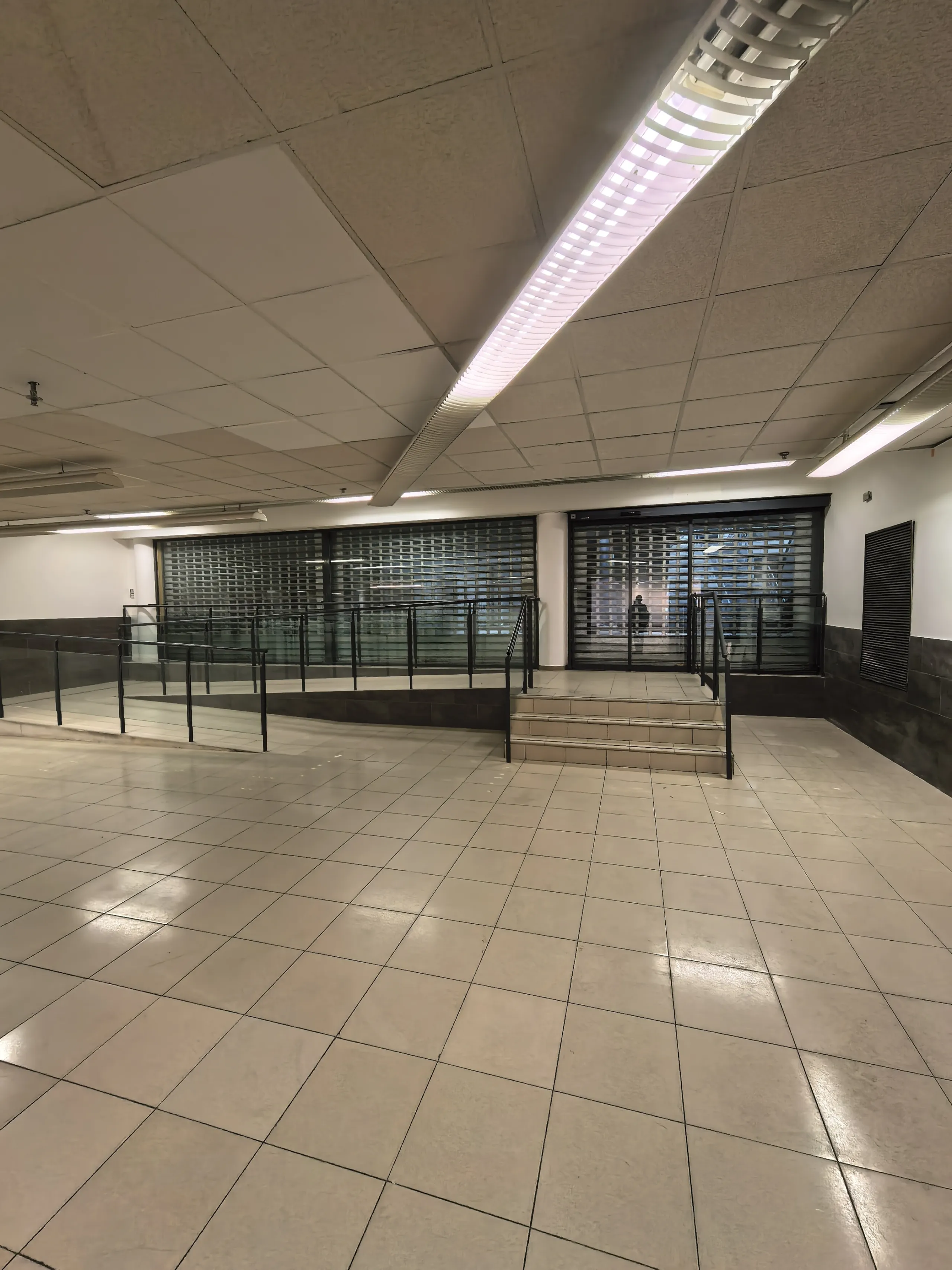 Spacious Commercial Premises in the Parc Central Area, Terrassa (Barcelona Province) — For Sale and For Rent