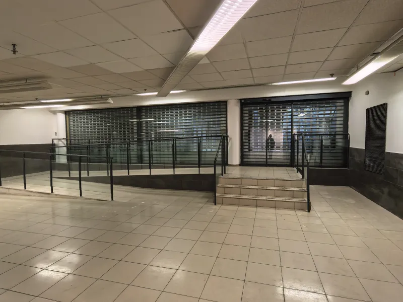 Spacious Commercial Premises in the Parc Central Area, Terrassa (Barcelona Province) — For Sale and For Rent