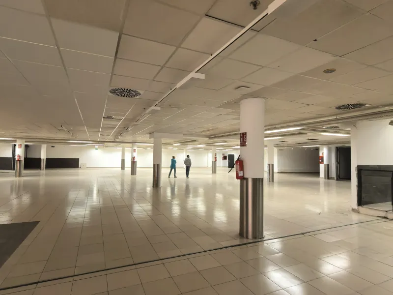 Spacious Commercial Premises in the Parc Central Area, Terrassa (Barcelona Province) — For Sale and For Rent