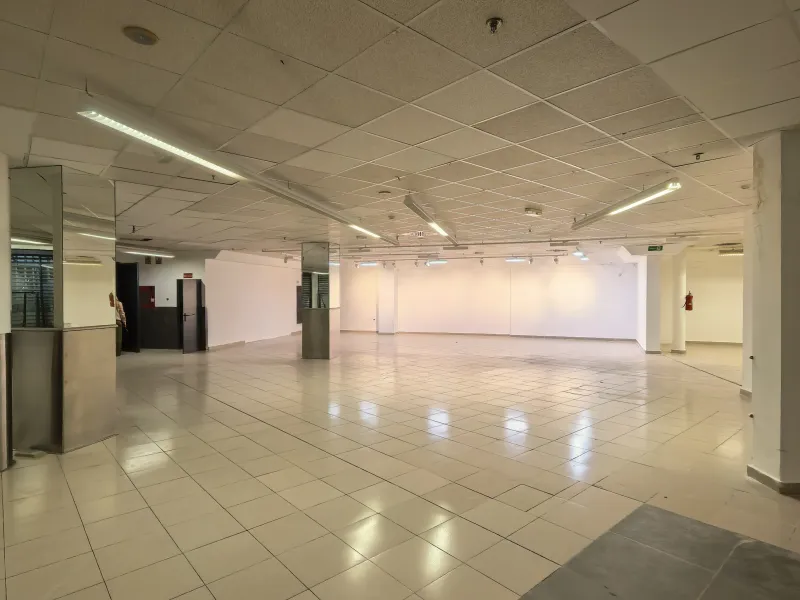 Spacious Commercial Premises in the Parc Central Area, Terrassa (Barcelona Province) — For Sale and For Rent