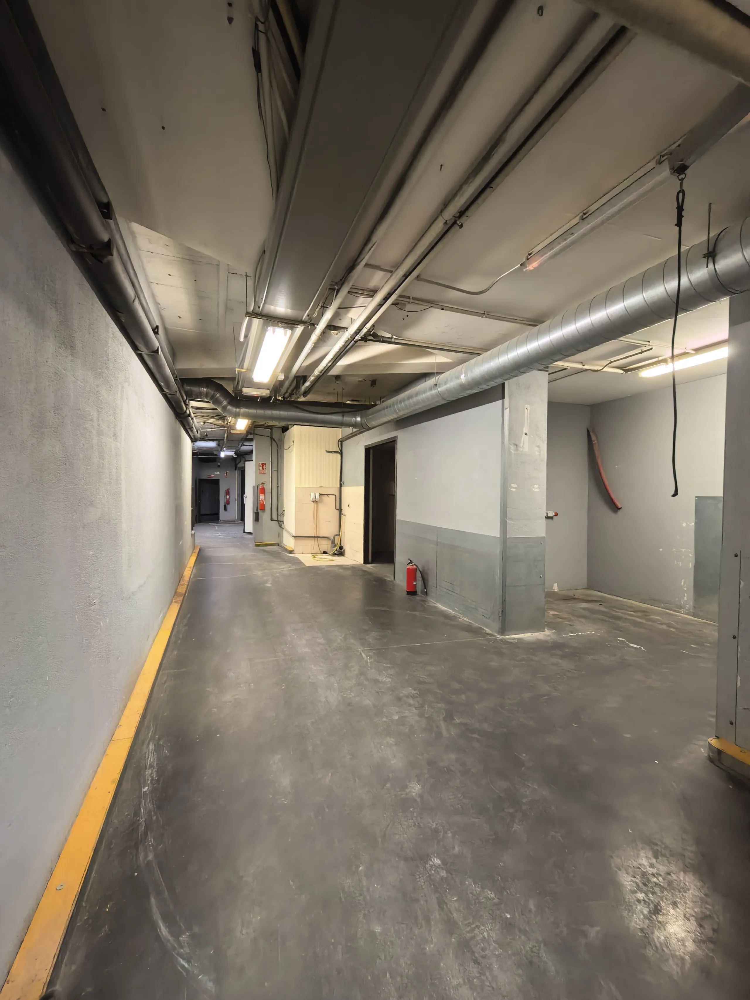 Spacious Commercial Premises in the Parc Central Area, Terrassa (Barcelona Province) — For Sale and For Rent
