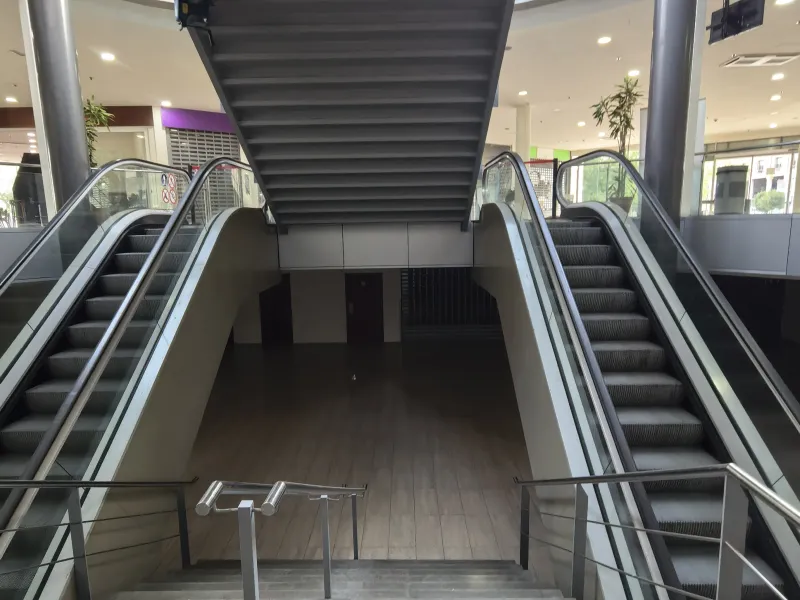 Spacious Commercial Premises in the Parc Central Area, Terrassa (Barcelona Province) — For Sale and For Rent