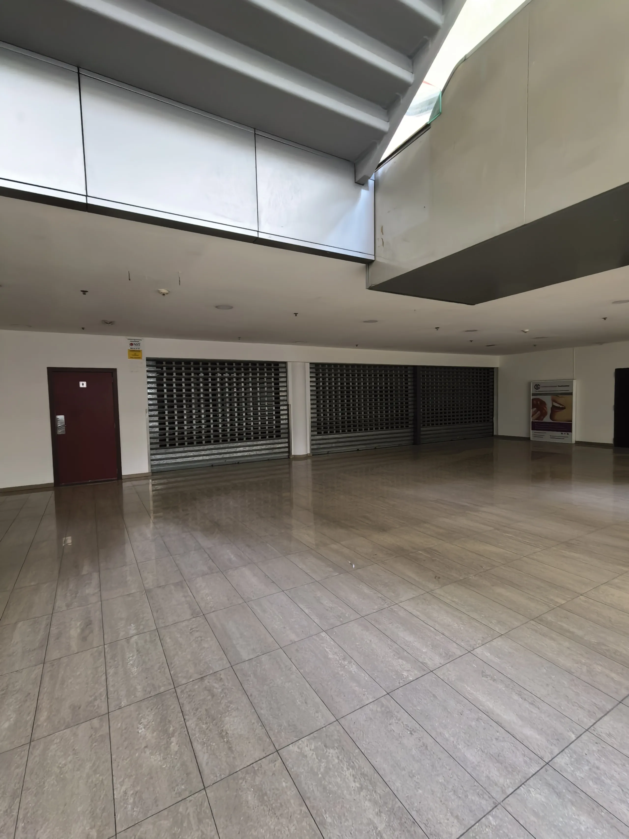 Spacious Commercial Premises in the Parc Central Area, Terrassa (Barcelona Province) — For Sale and For Rent