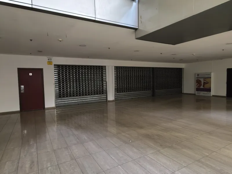Spacious Commercial Premises in the Parc Central Area, Terrassa (Barcelona Province) — For Sale and For Rent