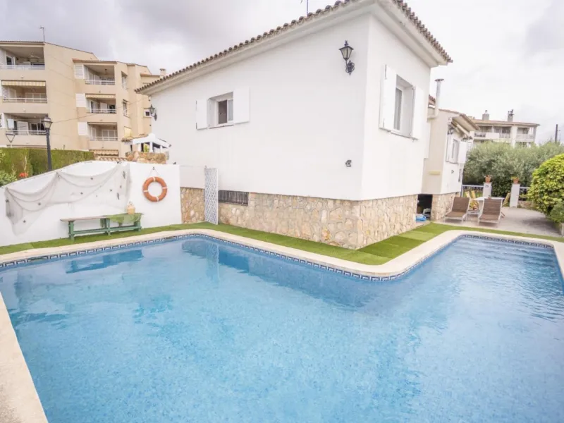 Detached House with Private Pool and Garden in Coma-Ruga, Costa Dorada