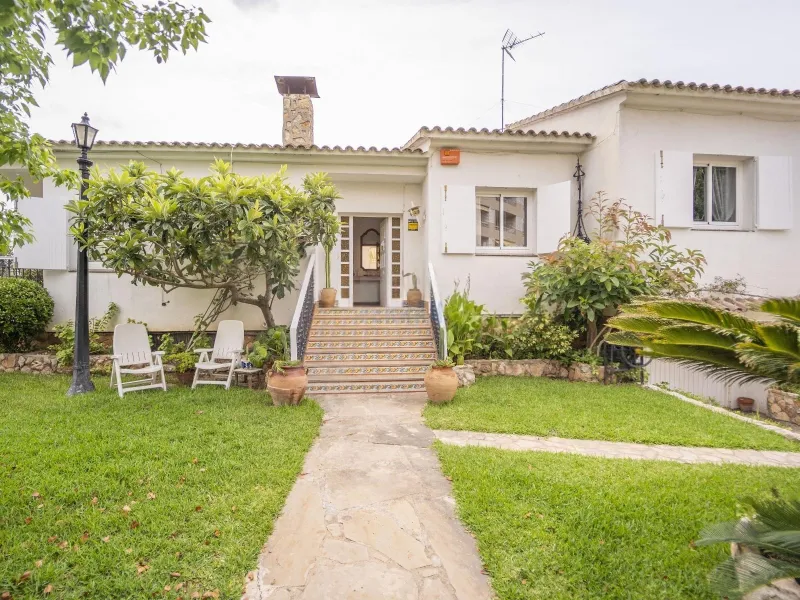 Detached House with Private Pool and Garden in Coma-Ruga, Costa Dorada