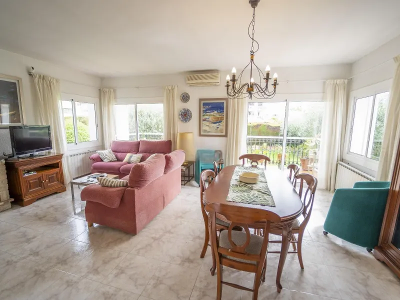 Detached House with Private Pool and Garden in Coma-Ruga, Costa Dorada