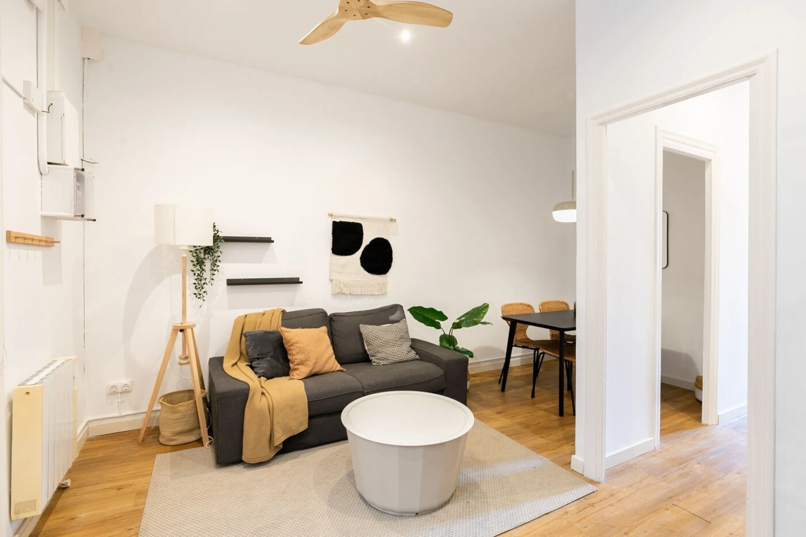 Charming Apartment with Character Between Ronda de Sant Antoni and the MACBA, Barcelona