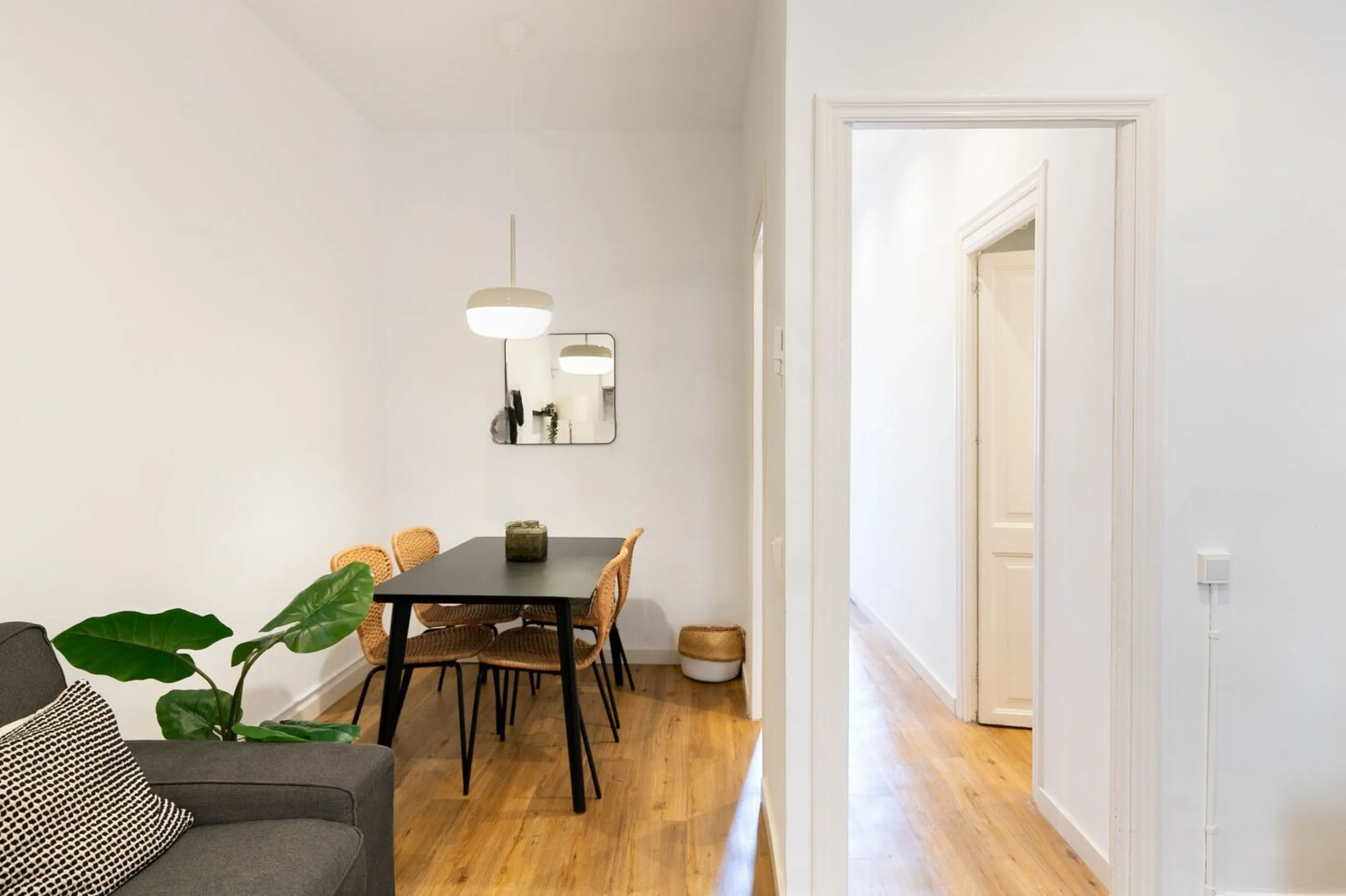 Charming Apartment with Character Between Ronda de Sant Antoni and the MACBA, Barcelona