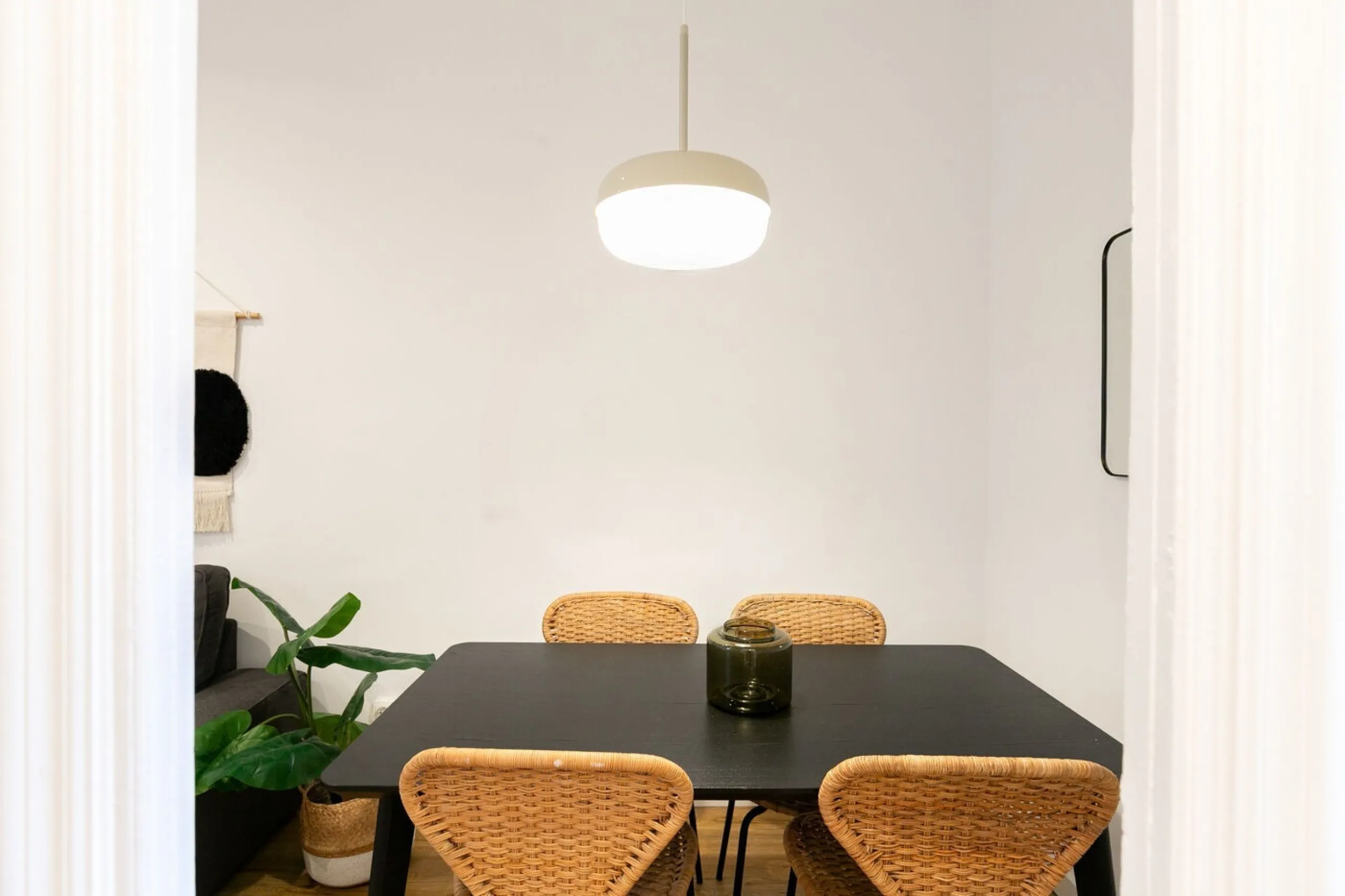 Charming Apartment with Character Between Ronda de Sant Antoni and the MACBA, Barcelona