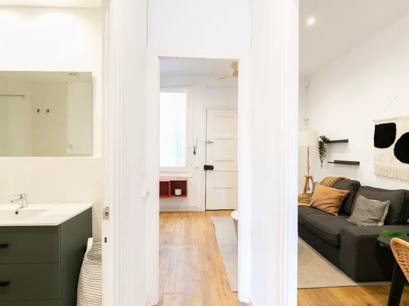 Charming Apartment with Character Between Ronda de Sant Antoni and the MACBA, Barcelona