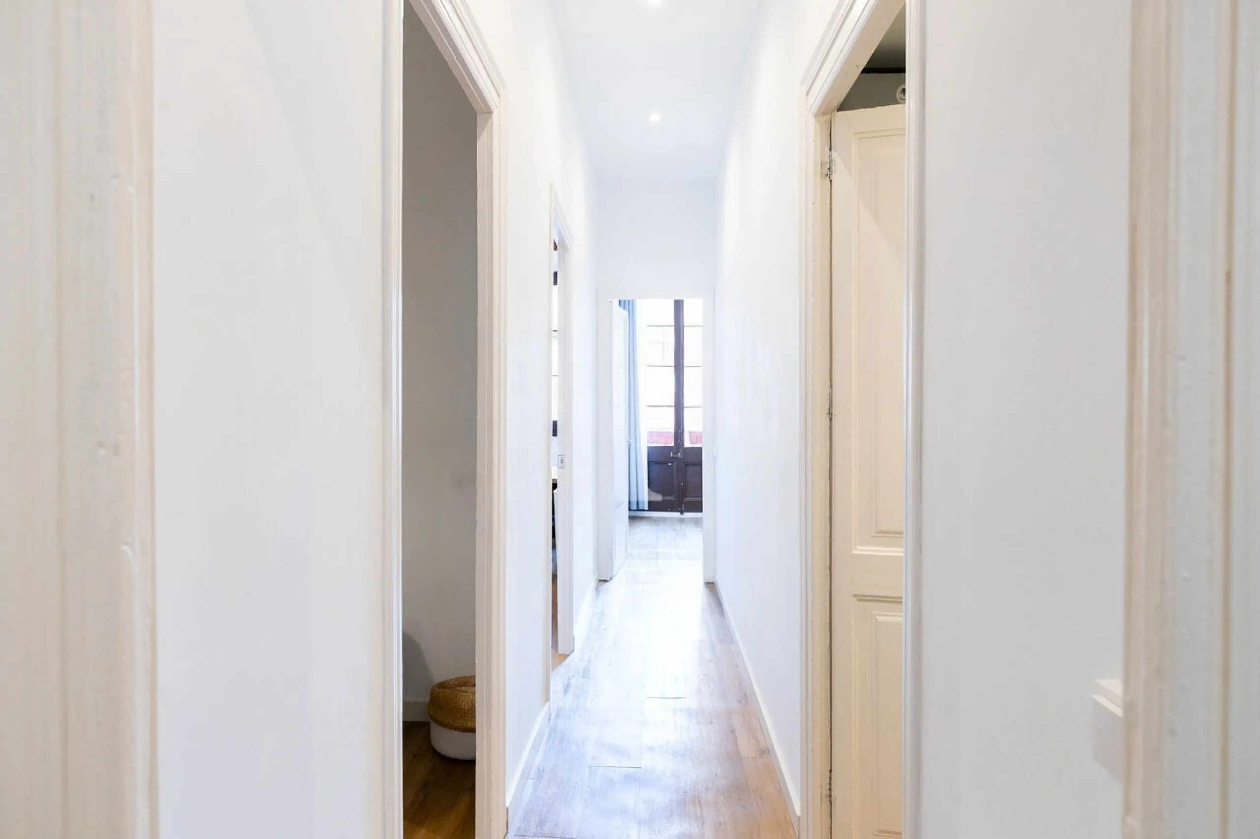 Charming Apartment with Character Between Ronda de Sant Antoni and the MACBA, Barcelona