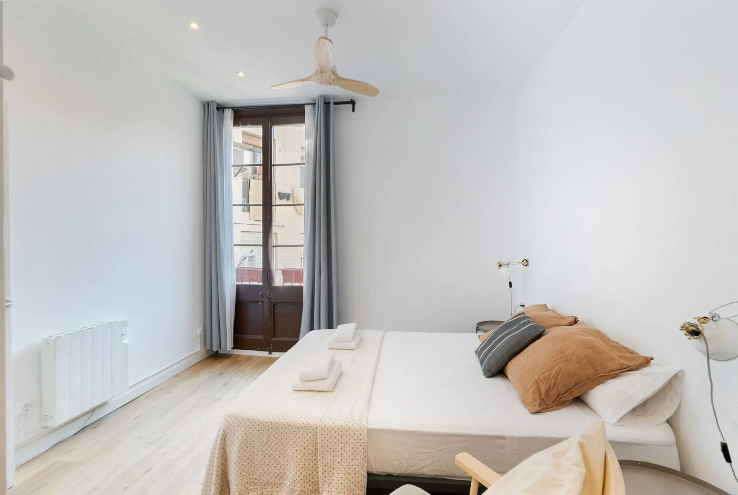Charming Apartment with Character Between Ronda de Sant Antoni and the MACBA, Barcelona