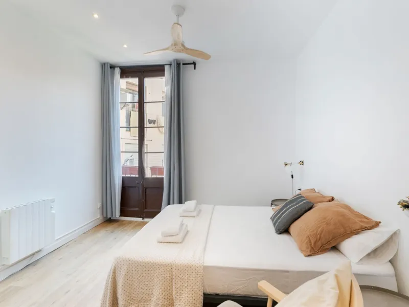 Charming Apartment with Character Between Ronda de Sant Antoni and the MACBA, Barcelona