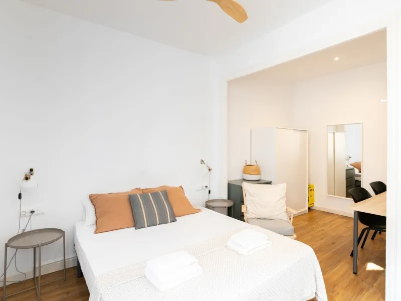 Charming Apartment with Character Between Ronda de Sant Antoni and the MACBA, Barcelona