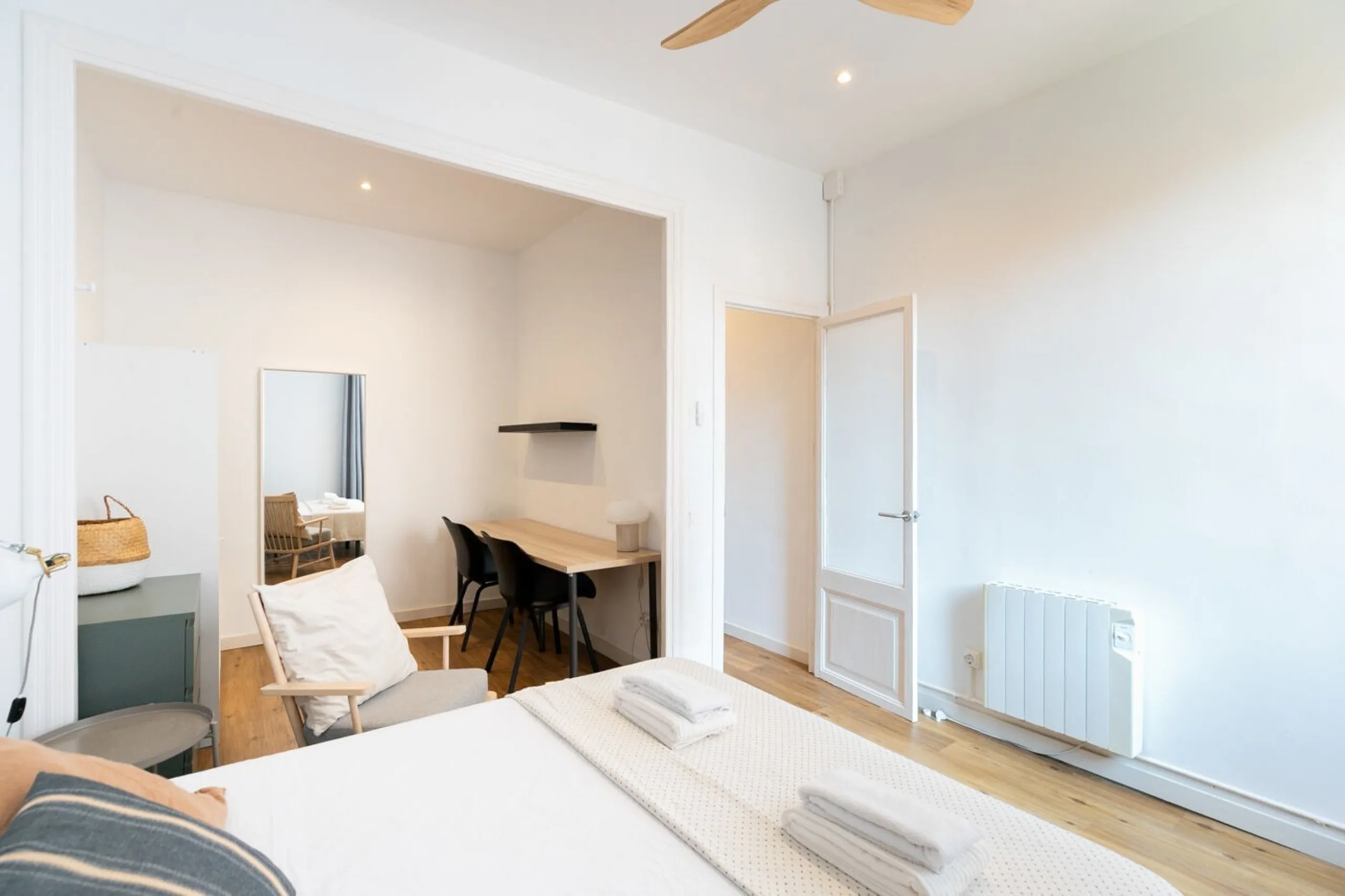 Charming Apartment with Character Between Ronda de Sant Antoni and the MACBA, Barcelona