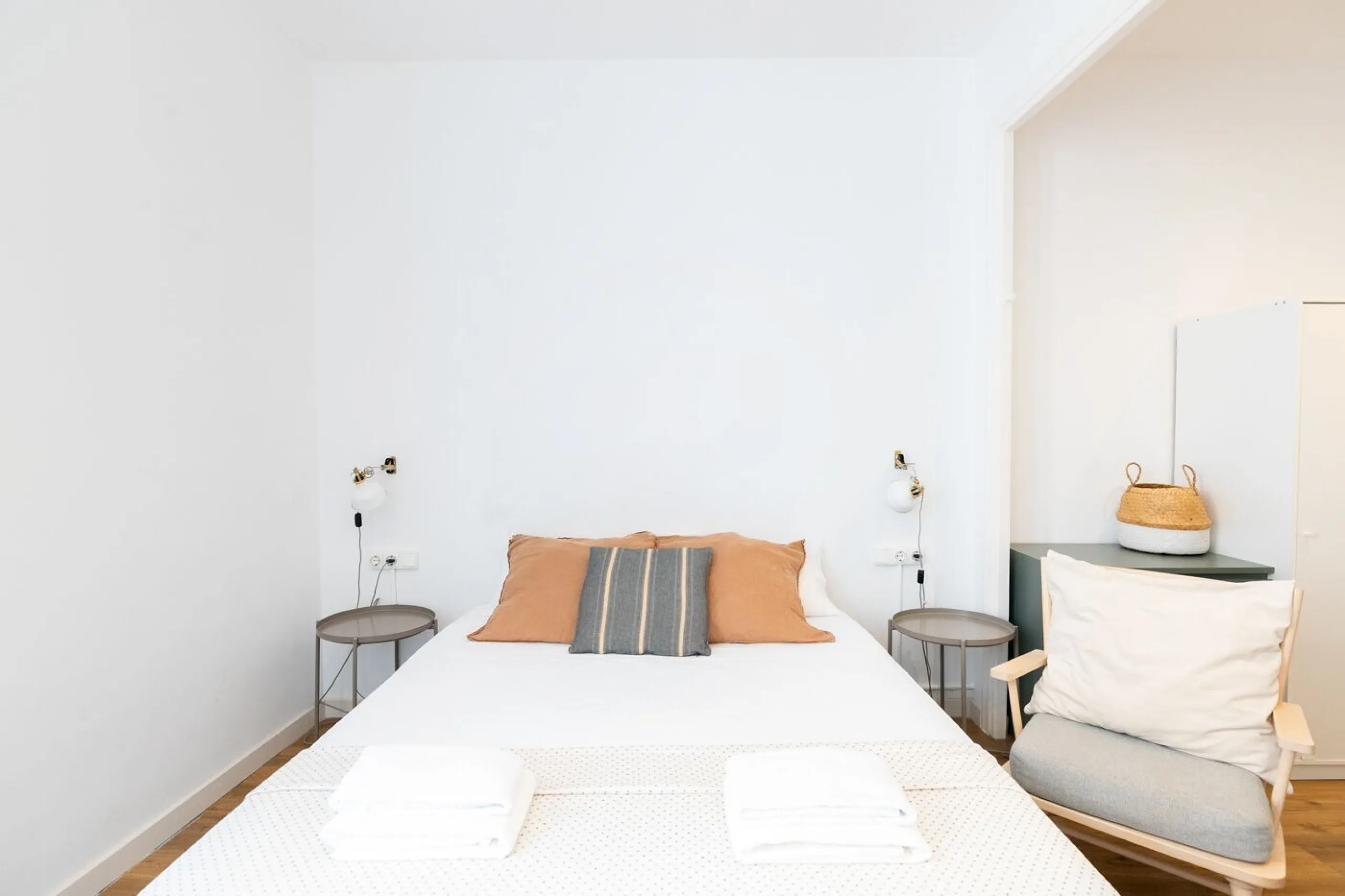 Charming Apartment with Character Between Ronda de Sant Antoni and the MACBA, Barcelona